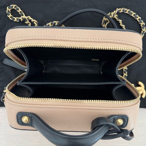 Chanel Small CC Filigree Vanity Case Black and Beige Caviar Antique Gold Hardwar - Picture 4 of 15